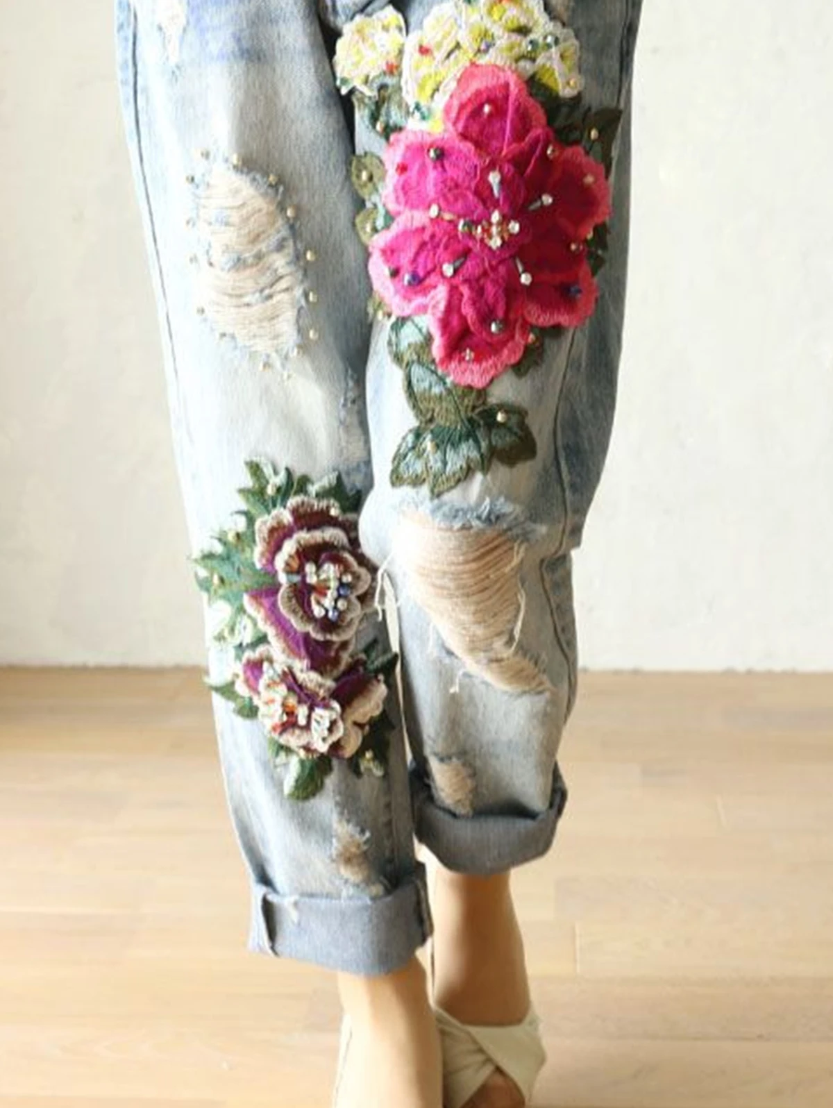 Embroidery Effect - Women's Elegant Floral Embroidery Jeans Boho