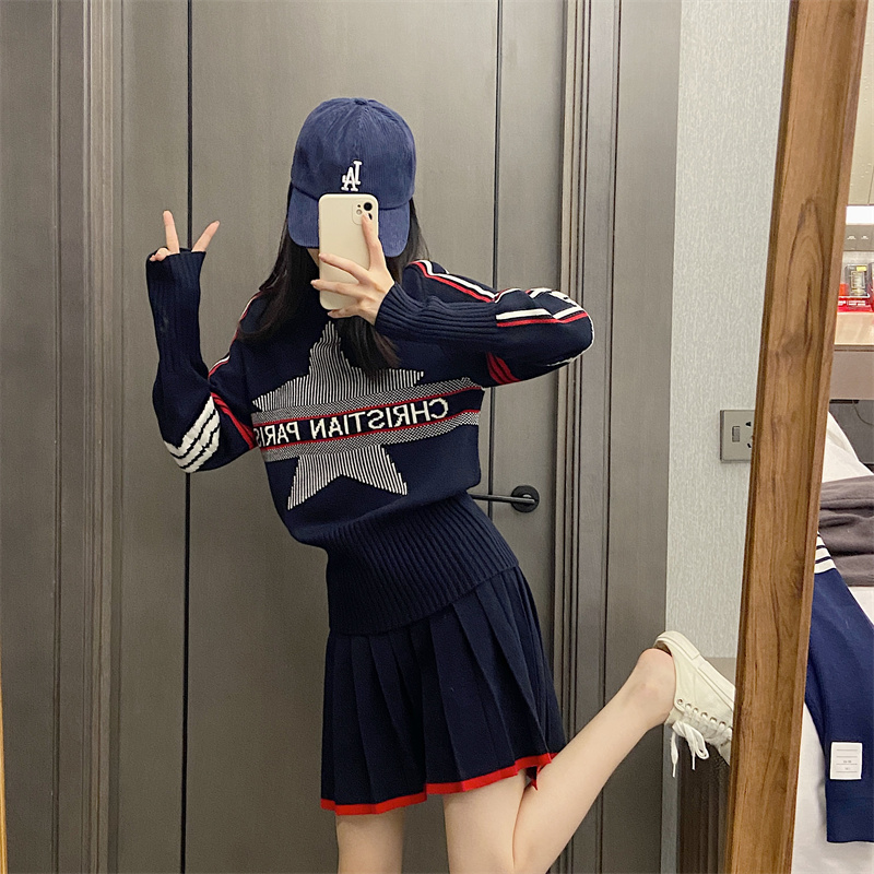 Women's Collared Knitted Sweat - Embroidery Font ulasan dan harga