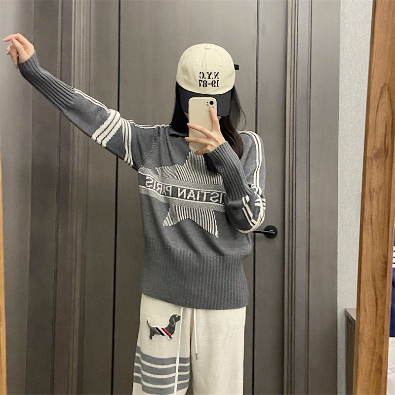 Women's Collared Knitted Sweat - Embroidery Font ulasan dan harga
