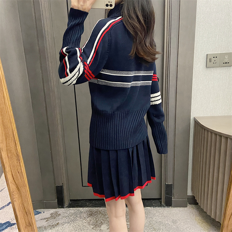 Women's Collared Knitted Sweat - Embroidery Font ulasan dan harga